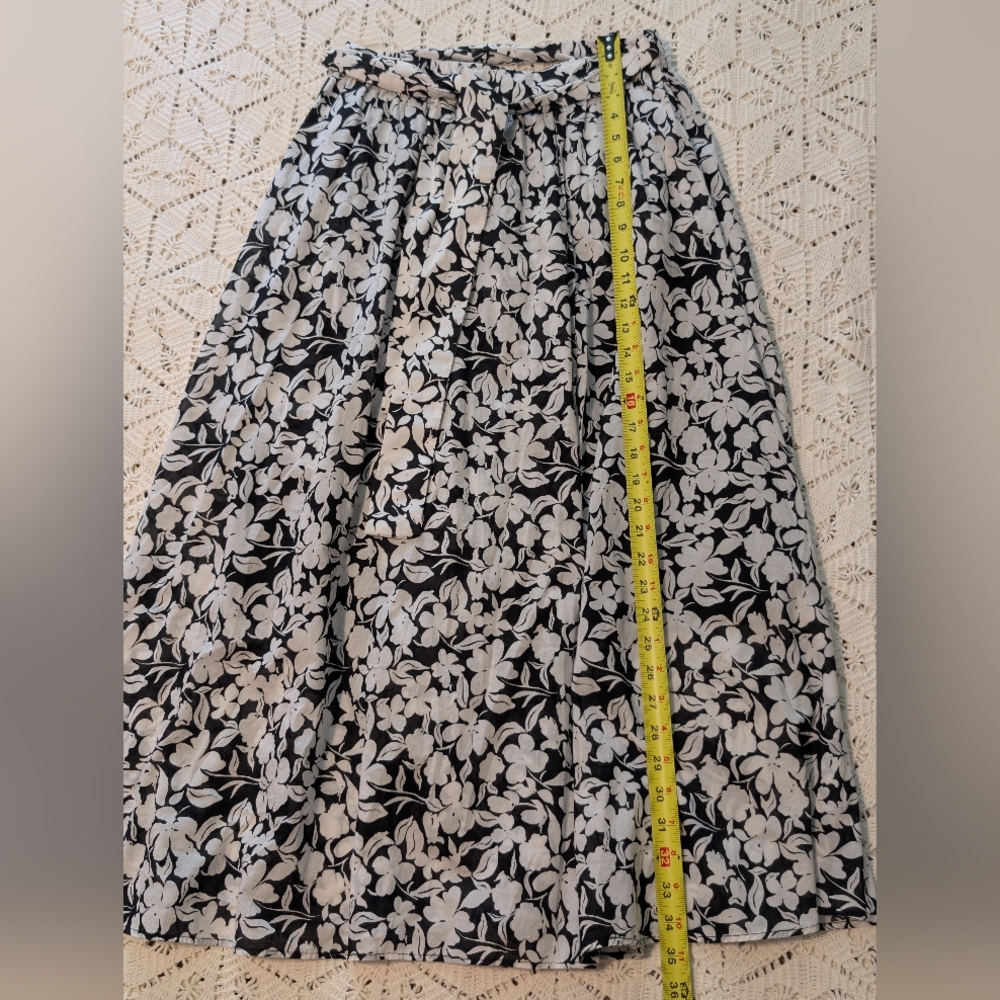 Beautiful Lawrence Zarian Black and White Floral Patterned Faux Wrap Maxi Skirt - Picture 8 of 11